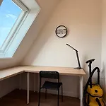 Hugos Nest Wlan & Arbeitsplatz Lägenhet *