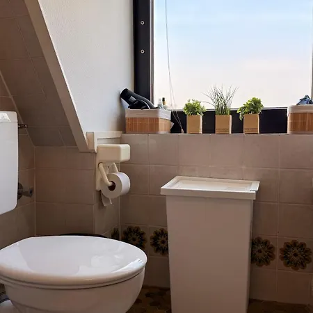 Hugos Nest Wlan & Arbeitsplatz * Neumünster